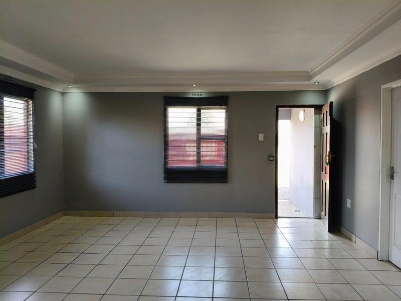 To Let Commercial Property for Rent in Mthata Eastern Cape